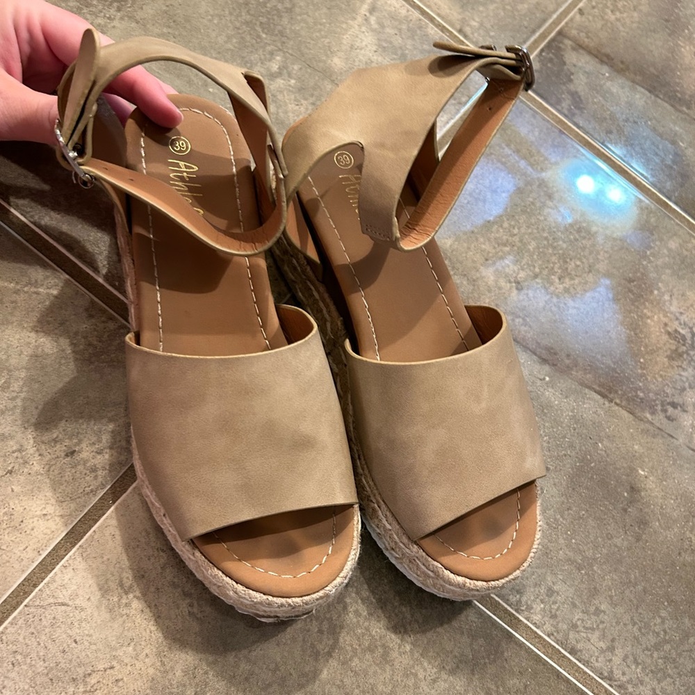 Amazon Sandals - Picture 2 of 3
